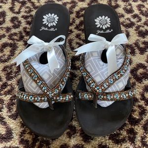Sparkly beaded Yellow Box wedge flip flop sz 8